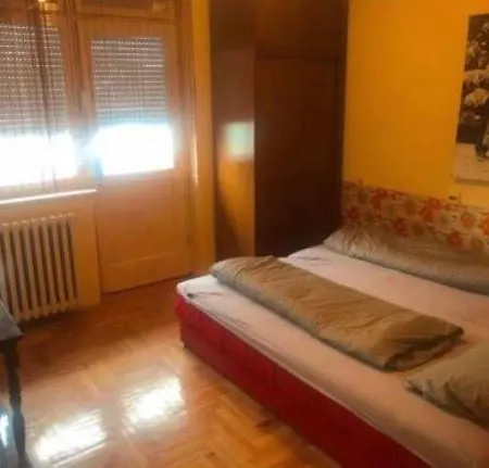 Apartman Carice Milice Kastel Stan Na Dan Lägenhet