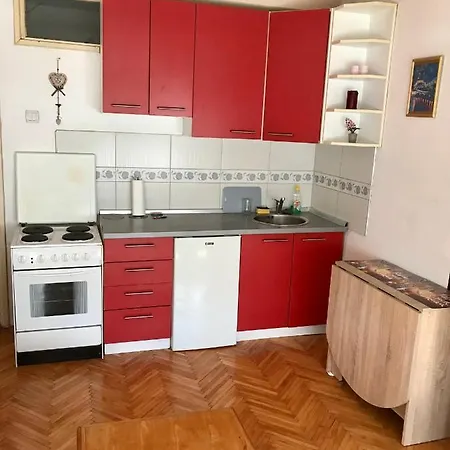 Lägenhet Apartman Carice Milice Kastel Stan Na Dan *